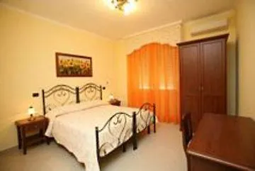 Monna Lisa Hotel 3*